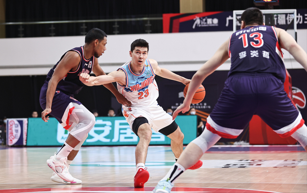 德甲今夜再迎强敌，广厦男篮刷新队史纪录，主帅态度：质疑声仍在，临场指挥获称赞的简单介绍