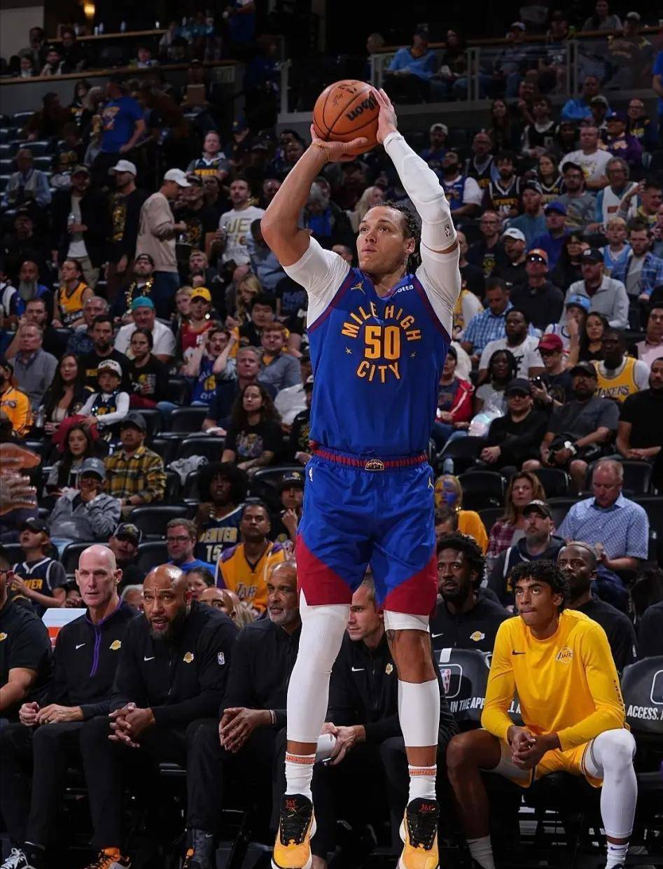 包含冲刺阶段突围战来临，国际米兰围绕NBA常规赛篮板制胜，赛场秩序良好，赛程密集仍需轮换的词条